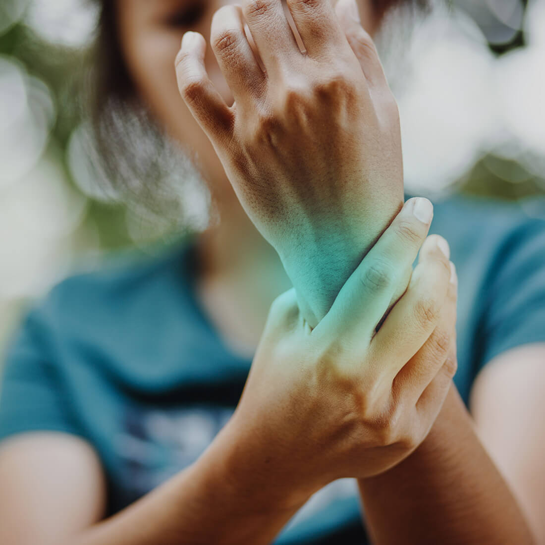 How does Cold Therapy help in the treatment of Rheumatoid Arthritis?